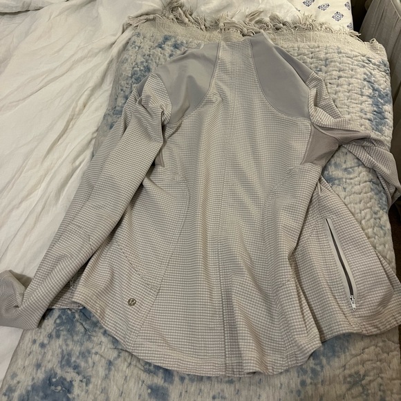 lululemon white jacket - Picture 1 of 2